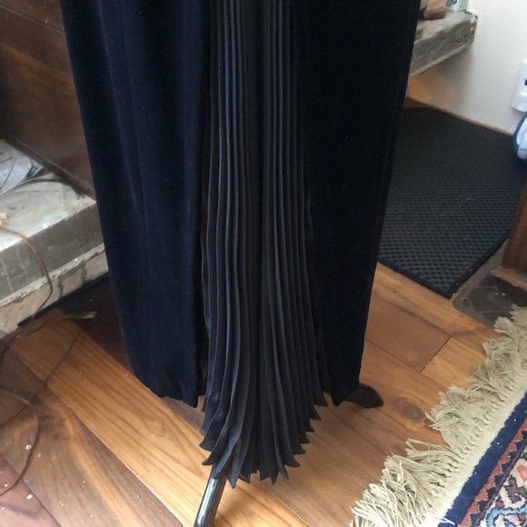 SOLD Sultry Vintage 90s Black Velvet Low Back Gown - Picture 5 of 6